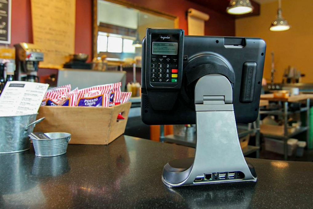 Tablet POS payment solution in coffee shop
